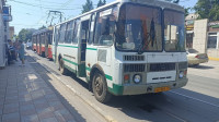 На ул. Марата сломавшийся автобус перекрыл движение трамваев, Фото: 3