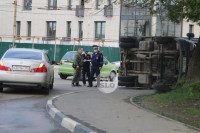 В Туле на кругу на ул. Короленко после ДТП грузовик опрокинулся набок, Фото: 4