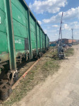 Причиной схода вагонов грузового поезда в Плеханова стали гнилые деревянные шпалы, Фото: 1