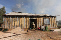 С огнем в жилом доме в селе Теплое боролись три пожарных расчета, Фото: 9
