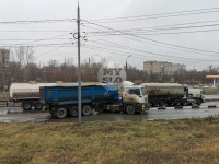 На Новомосковском шоссе из-за гололеда улетел в кювет грузовик, Фото: 9