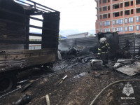 Пожар на стоянке грузовиков, Фото: 2