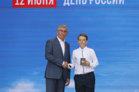 Дмитрий Миляев в День России вручил паспорта юным тулякам, Фото: 17