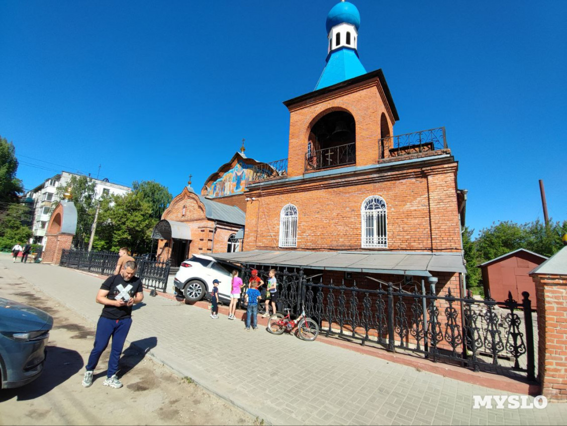 В Туле девушка на иномарке снесла забор и влетела в храм - Новости Тулы и  области. Криминал – Фотогалерея, фото 5 - MySlo.ru