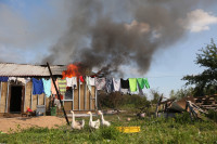 С огнем в жилом доме в селе Теплое боролись три пожарных расчета, Фото: 25