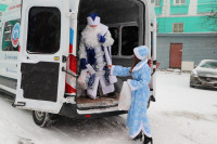 Волонтеры начали доставку новогодних подарков для детей сотрудников медицинских учреждений, Фото: 4