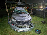 В Мясново Opel Astra не вписался в поворот: машина лишилась колеса и перевернулась, Фото: 2