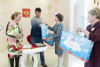 Алексей Дюмин поздравил семья медиков из Кимовска с рождением тройни, Фото: 1