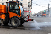 Смыть грязь и пыль: на улицах Тулы началась весенняя уборка, Фото: 3