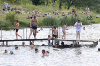 Туляки спасаются от жары в пруду Центрального парка, Фото: 64