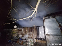 На ул. Томпа в Туле поздно вечером загорелась баня, Фото: 2