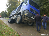 В Туле на ул. Луначарского грузовик провалился под землю, Фото: 3