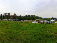 Все полъезды к Крапивне забиты припаркованными машинами., Фото: 1
