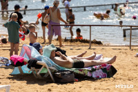 Жара в Туле: туляки спасаются от зноя на пляже в Центральном парке, Фото: 10