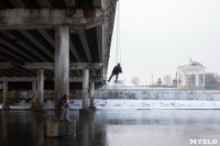 Провалившийся под лед школьник и терпящий бедствие рыбак: спасатели провели учения на Упе в Туле, Фото: 7