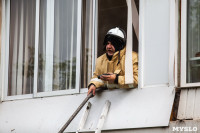 В Туле пожарным пришлось пилить дверь и выбивать окно из-за подгоревшей еды, Фото: 11