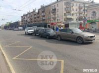 На ул. Советской в Туле снова «паровозик»: на этот раз из четырех машин, Фото: 1