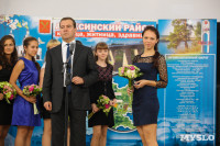 Дмитрий Медведев вручает медали выпускникам школ города Алексина, Фото: 16