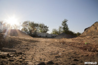 Незаконную свалку на берегу Тулицы спрятали под грудой земли, Фото: 30