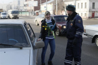 Полицейские поздравили автоледи с 8 Марта, Фото: 1