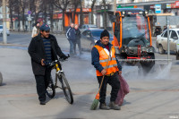 Смыть грязь и пыль: на улицах Тулы началась весенняя уборка, Фото: 25