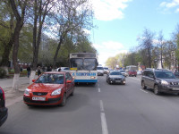 Пассажиры троллейбуса, совершившего наезд на авто и пешеходов, не пострадали, Фото: 4