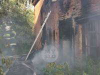 На улице Каминского в Туле загорелся старинный дом: улица перекрыта, Фото: 9