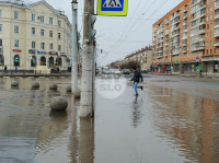 Перекресток Красноармейского проспекта и ул. Лейтейзена затопило водой, Фото: 7