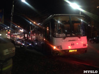 На улице Пузакова пассажирский автобус съехал с дороги, Фото: 3