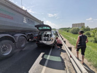 На Калужском шоссе из-за отказавших тормозов бетономешалка врезалась в легковушку, Фото: 4
