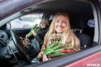 Сотрудники ГИБДД дарили тулячкам тюльпаны, Фото: 53