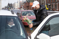 8 марта компания «Автоимпорт» дарила тулячкам-автоледи цветы, Фото: 159