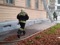 На пересечении улиц Гоголевская и Свободы загорелся жилой дом на 4 семьи, Фото: 7