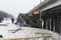 ДТП с участием «Газели» мосту через реку Воронку. 13 февраля 2014, Фото: 3