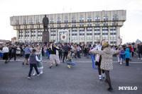 На главной площади города сотни туляки станцевали вальс под «Синий платочек», Фото: 28