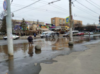 Перекресток Красноармейского проспекта и ул. Лейтейзена затопило водой, Фото: 15