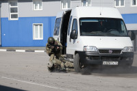 В Туле штурмовая группа ОМОН задержала условных вооруженных преступников, Фото: 14