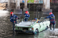 В Туле на Упе спасатели эвакуировали пострадавшего из упавшего в реку автомобиля, Фото: 42