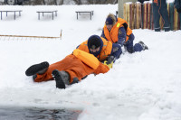 Человек повалился под лед: как спасти?, Фото: 21