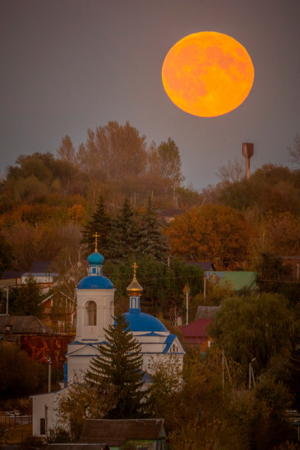 Луна так близко , но так далеко