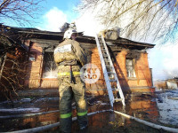 На улице Оборонной загорелся дом с петардами , Фото: 15