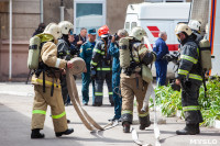 Пожарные эвакуировали людей из здания УМВД России по Тульской области, Фото: 35