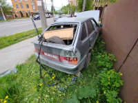 В Туле ВАЗ врезался в легковушку, а затем – в столб: водитель сбежал, Фото: 8