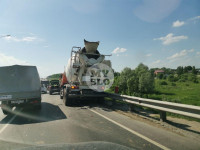 На Калужском шоссе из-за отказавших тормозов бетономешалка врезалась в легковушку, Фото: 1
