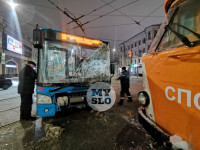 На ул. Советской в Туле столкнулись служебный трамвай и автобус, Фото: 4