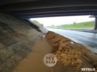 Под Рязанским путепроводом в Туле вымыло тонну песка из откоса, Фото: 6