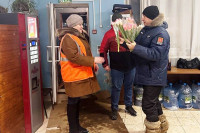 С цветами на рабочем месте: сотрудниц «Тулгорэлектротранса» поздравили с 8 марта, Фото: 4