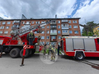 Во время пожара на улице Мезенцева из окна 5-го этажа выпрыгнул мужчина , Фото: 8