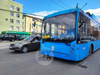 На Зеленстрое автобус снес зеркало троллейбусу, Фото: 3