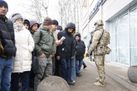 В миграционном центре на Рязанке замечено скопление полиции и Росгвардии, Фото: 12